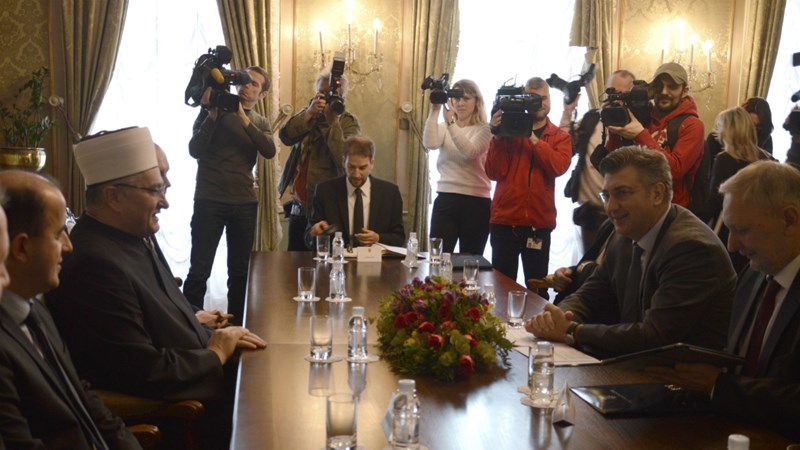 Predsjednik Vlade Plenković s predsjednikom Mešihata Islamske zajednice u Republici Hrvatskoj ef. Hasanovićem